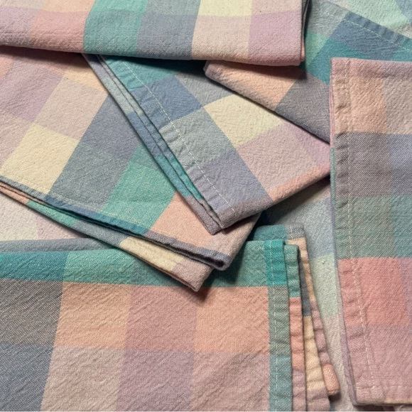 VTG AVON Plaid Tablecloth & Napkin Set
100% Cotton / LG Rectangular Lowest Price - Picture 2 of 5
